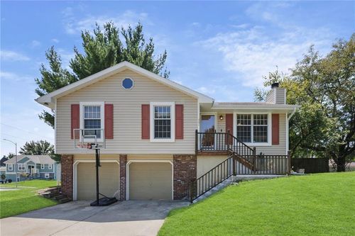 501 Sharon Dr, Liberty, MO, 64068-2775 | Card Image