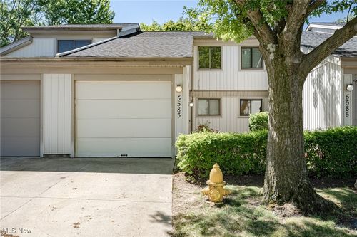 5583 Storrington Oval, Parma, OH, 44134-2062 | Card Image