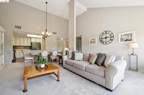 8 Pomfret Walk, Pleasant Hill, CA, 94523-2075 | Card Image