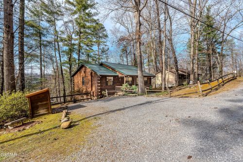 3226 Priscilla Heights Ln, Sevierville, TN, 37862-9603 | Card Image