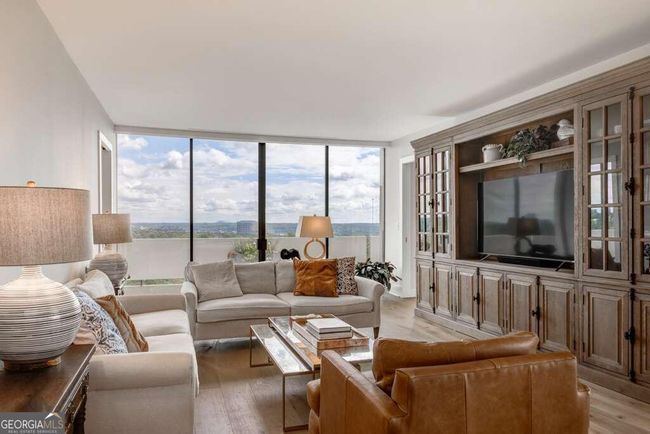 APT-21E - 2575 Peachtree Rd Ne, Condo with 2 bedrooms, 2 bathrooms and null parking in Atlanta GA | Image 5