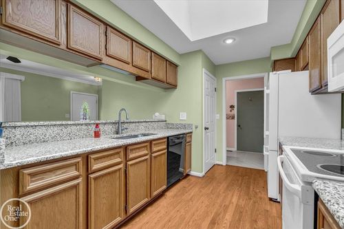 49227 Norristown Ct, Shelby Township, MI, 48315-3967 | Card Image