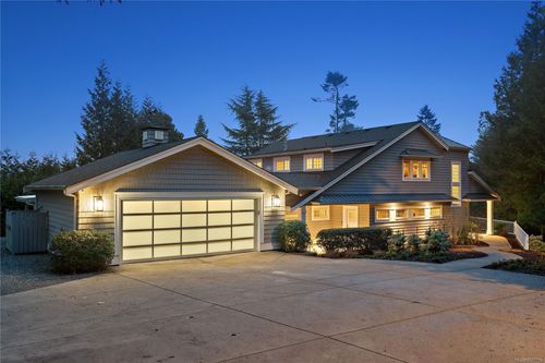 8401 Lochside Dr, Saanichton, BC, V8M1T9 | Card Image