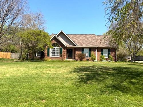 924 Walnut Road, Frankfort, KY, 40601 | Card Image