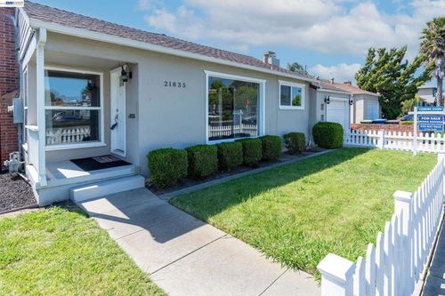 21835 Redwood Rd, Castro Valley, CA, 94546-6435 | Card Image