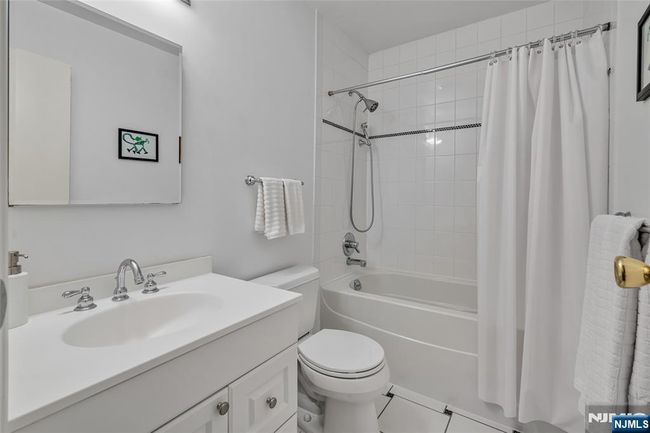 181 Long Hill Rd, House attached with 2 bedrooms, 3 bathrooms and null parking in Little Falls NJ | Image 32