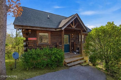 570 Country Oaks Dr, Pigeon Forge, TN, 37863-3264 | Card Image