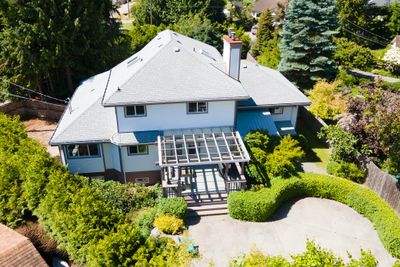 1304 Judith Pl, House other with 6 bedrooms, 3 bathrooms and 6 parking in Gibsons BC | Image 2