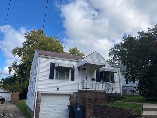 123 E Rosewood Ave, Akron, OH, 44301-2531 | Card Image