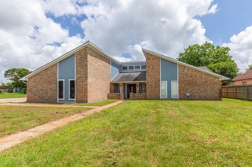 2120 Waverly Cir, Port Arthur, TX, 77640-1751 | Card Image