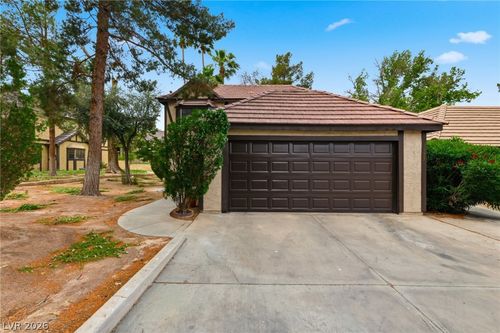 3933 Edgemoor Way, Las Vegas, NV, 89121-4830 | Card Image