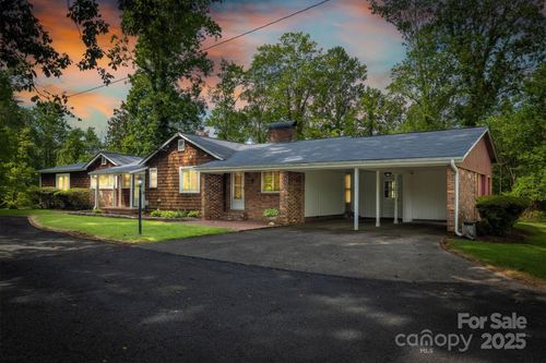 767 Circle Dr Ne, Lenoir, NC, 28645-4525 | Card Image