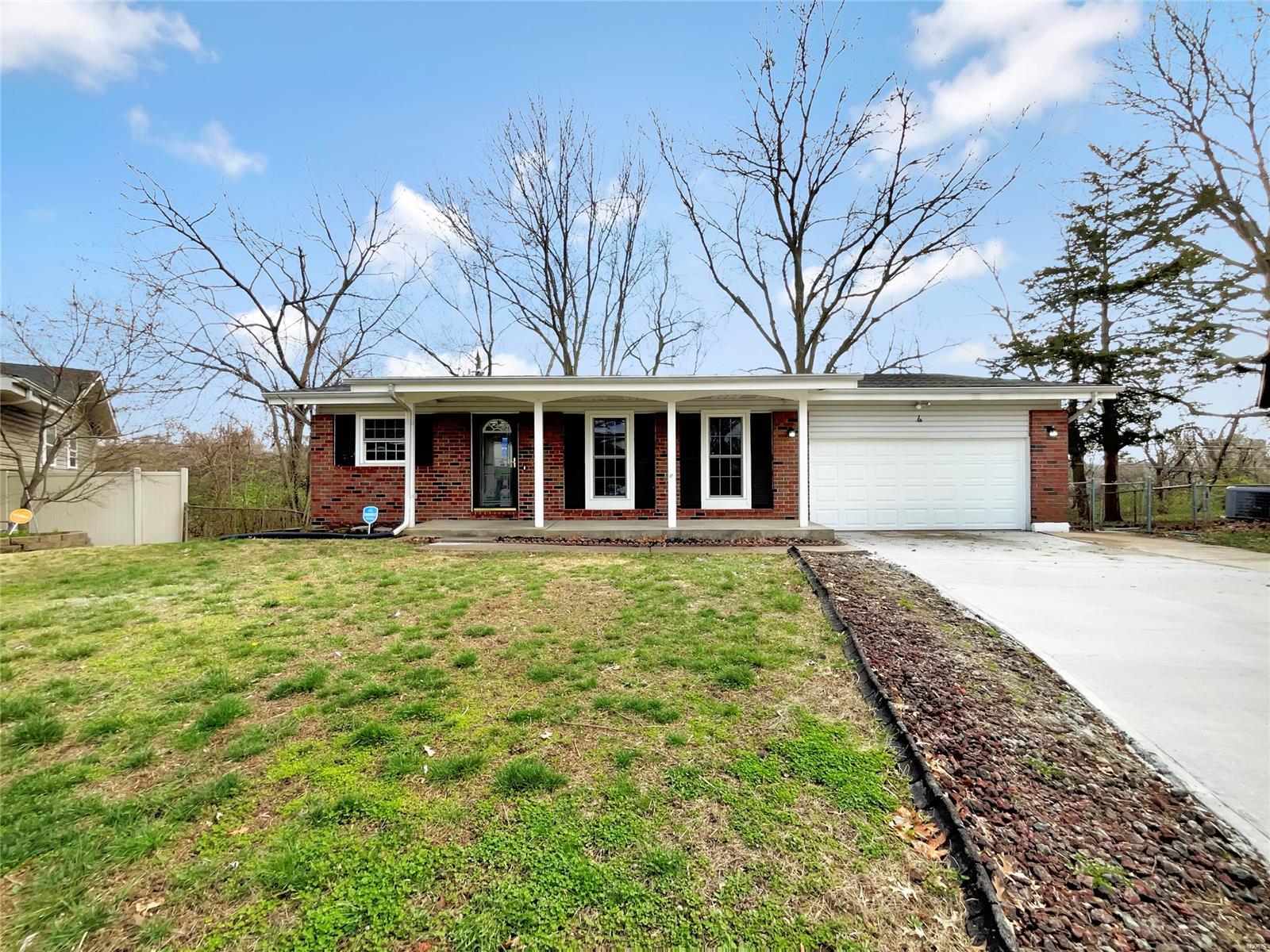 Rhine Ct, Florissant, MO 63033