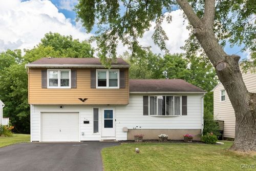 216 Deborah Dr, Liverpool, NY, 13088-6342 | Card Image