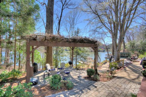 7611 Buckland Rd, Charlotte, NC, 28278-9734 | Card Image