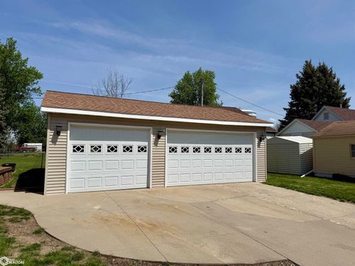 8 E South Street, Marshalltown, IA, 50158 | Card Image