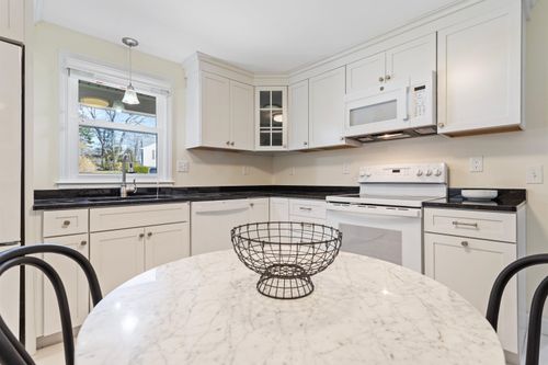 9 Carolan Ave, Hampton, NH, 03842-1108 | Card Image