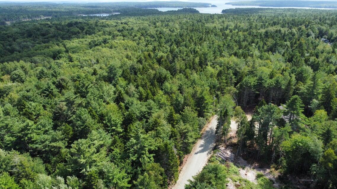 Land in Hancock 4