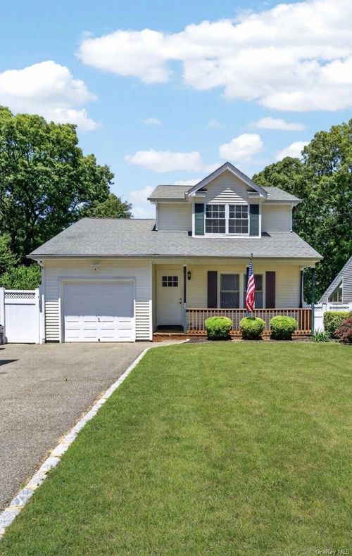 29 Beech Avenue, Brookhaven, NY, 11738 | Card Image