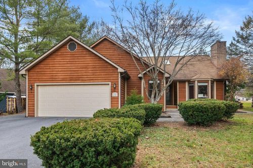 323 Masters Dr, CROSS JUNCTION, VA, 22625-2440 | Card Image