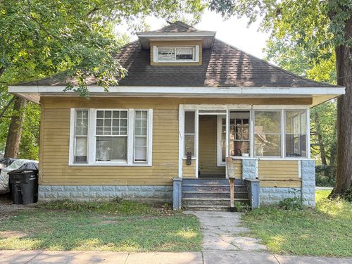 111 S Forest Ave, Carbondale, IL, 62901-2501 | Card Image