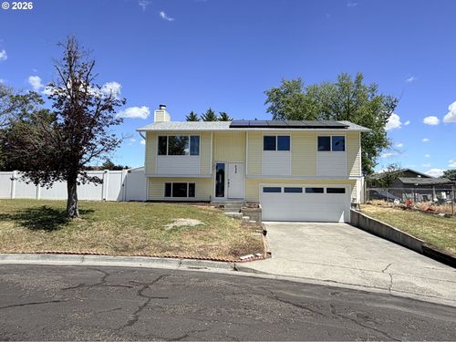 520 Patsy Ct, Hermiston, OR, 97838 | Card Image
