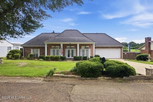 404 Oakbrook Cir, Mccomb, MS, 39648-4432 | Card Image