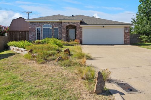 10821 Deauville Cir S, Fort Worth, TX, 76108-4549 | Card Image