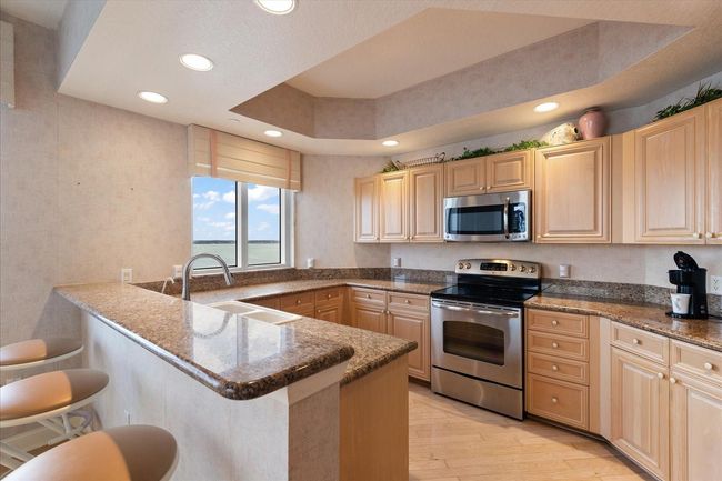 APT-906 - 1200 Gulf Blvd, Condo with 2 bedrooms, 2 bathrooms and null parking in CLEARWATER BEACH FL | Image 17
