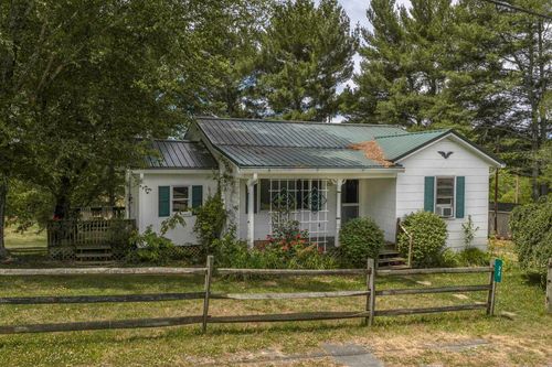 22 Conifer Ln, Lexington, VA, 24450-3308 | Card Image