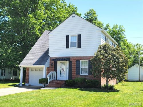128 N Indiana Ave, Salem, IL, 62881-1335 | Card Image