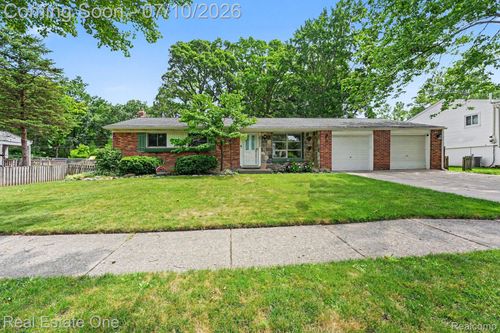 2711 Red Arrow Dr, Commerce Twp, MI, 48382-3468 | Card Image