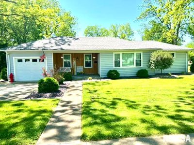 1410 Franklin Street, Home with 3 bedrooms, 1 bathrooms and null parking in Carlyle IL | Image 1