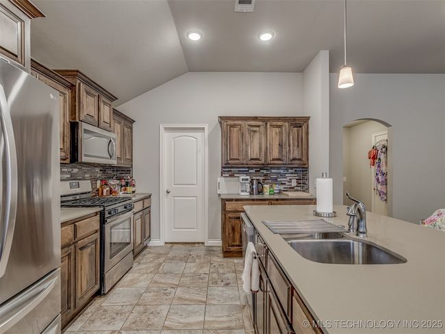13 Evermore Ln, House other with 3 bedrooms, 2 bathrooms and null parking in Yukon OK | Image 13