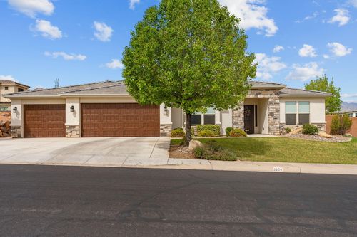 2204 W Courtyard Dr, St George, UT, 84770-1314 | Card Image