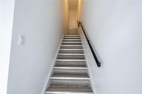 2-135 James St N, Hamilton, ON, L8R2K8 | Card Image