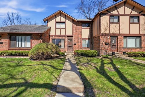18W274 Kirkland Ln, Villa Park, IL, 60181-3630 | Card Image