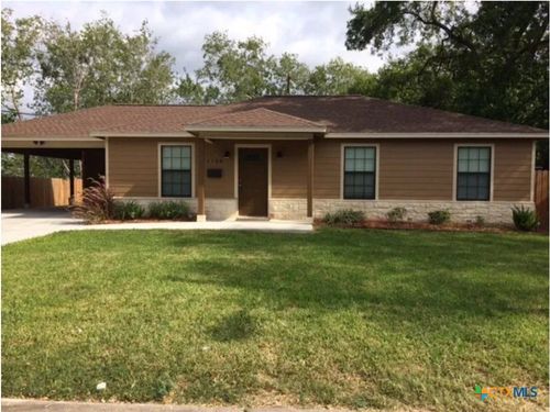 1704 Seguin Ave, Victoria, TX, 77901-3145 | Card Image