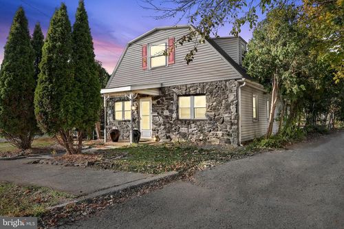 743 Columbia Ave, TEMPLE, PA, 19560-1536 | Card Image