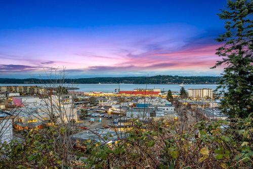 951 Dogwood St, Campbell River, BC, V9W2Z2 | Card Image