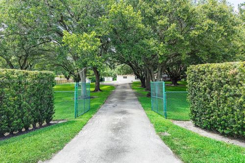 13821 Mustang Trl, Southwest Ranches, FL, 33330-3611 | Card Image