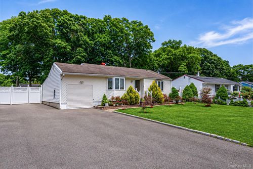 237 Dovecote Lane, Islip, NY, 11722 | Card Image