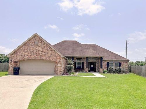 114 Wood Ridge Dr, Nederland, TX, 77627-9002 | Card Image