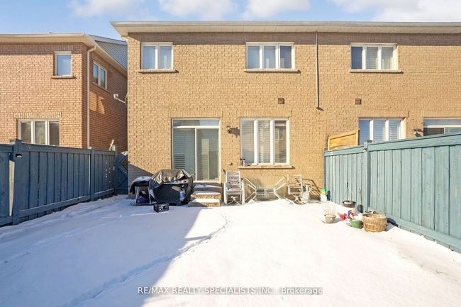 40 Begonia Cres, House attached with 3 bedrooms, 3 bathrooms and 2 parking in Brampton ON | Image 22