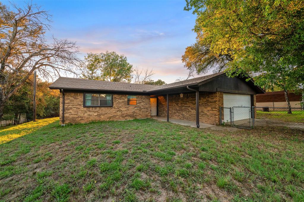 Parsonage St, Azle, TX 76020