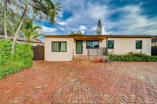 6631 Tamiami Canal Rd, Miami, FL, 33126-4454 | Card Image