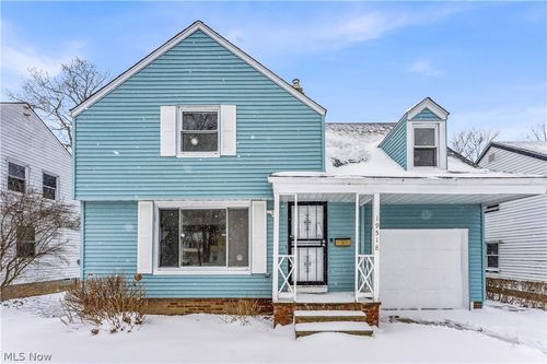 19518 Shakerwood Rd, Warrensville Heights, OH, 44122-6612 | Card Image