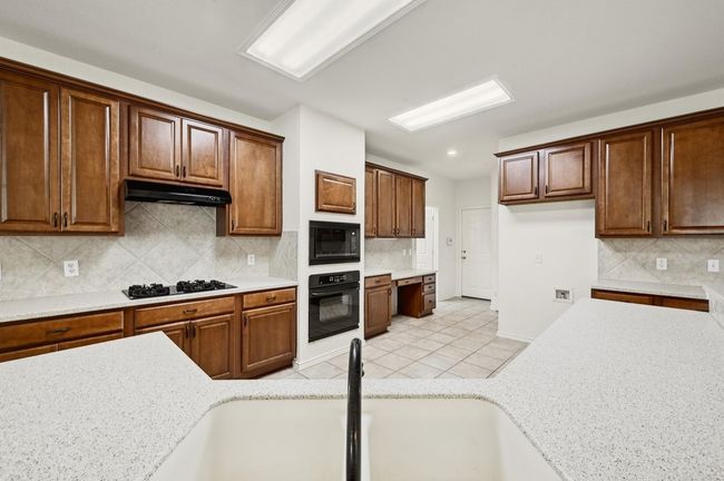 1521 Foppiano Loop, House other with 4 bedrooms, 4 bathrooms and 2 parking in Round Rock TX | Image 7