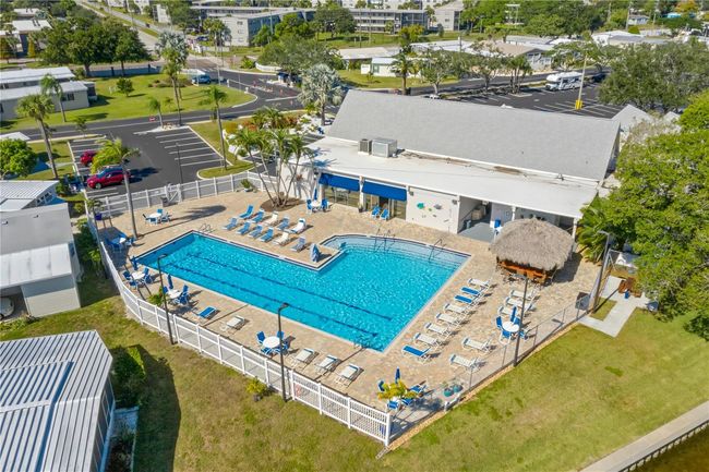 Pool & Clubhouse | Image 18