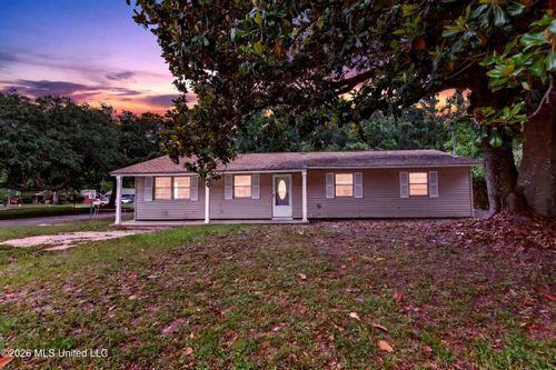 329 Park Dr, Biloxi, MS, 39531-3015 | Card Image